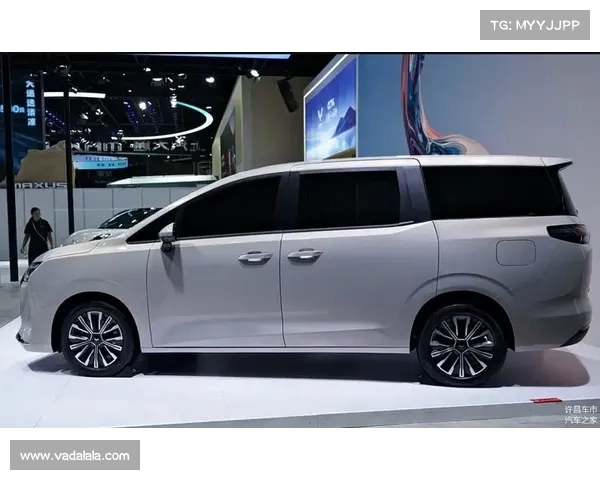 五菱星光730登场：7座躺平大空间+三动力，10万级家用车新典范